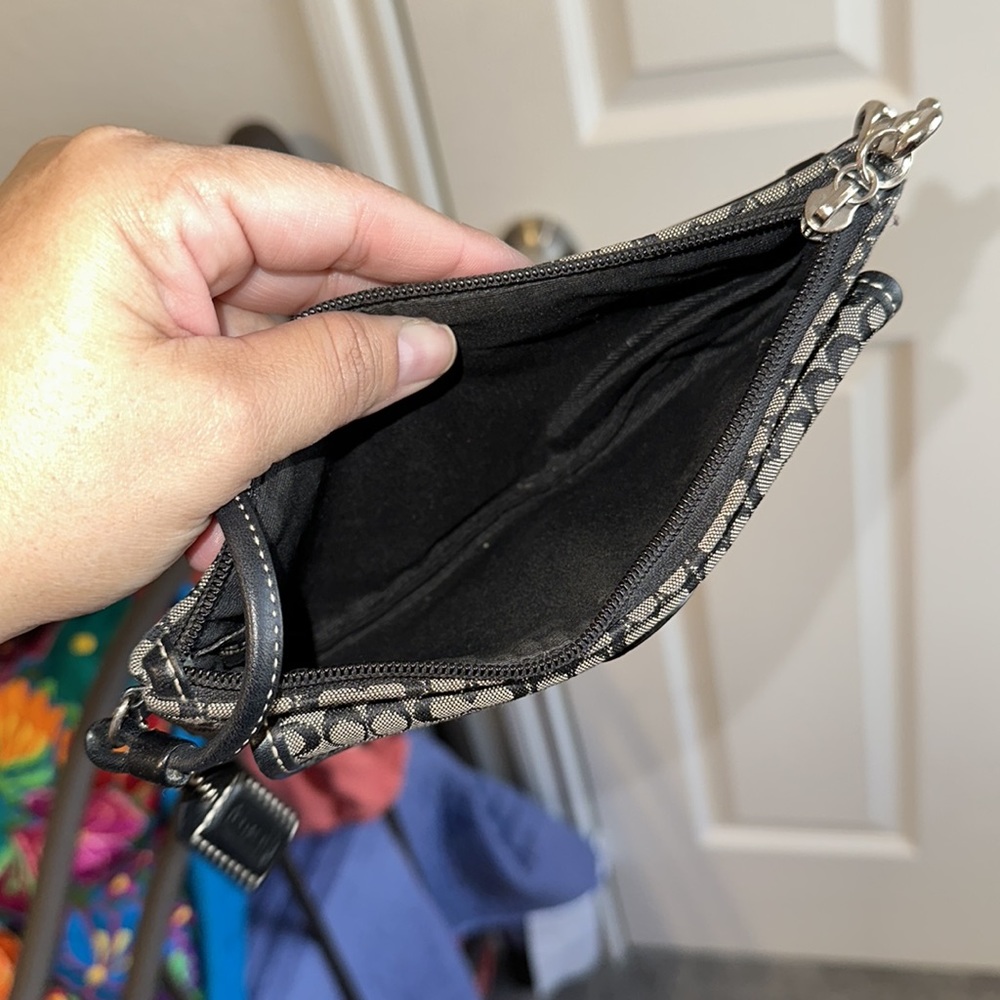 Coach wristlet - Picture 6 of 7